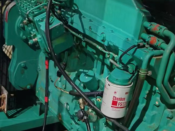 玉树如何确定新的发电机组控制系统是否与原系统兼容？