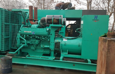 玉树发电机组如何判断水冷式机油散热器内部是否需要清洗？